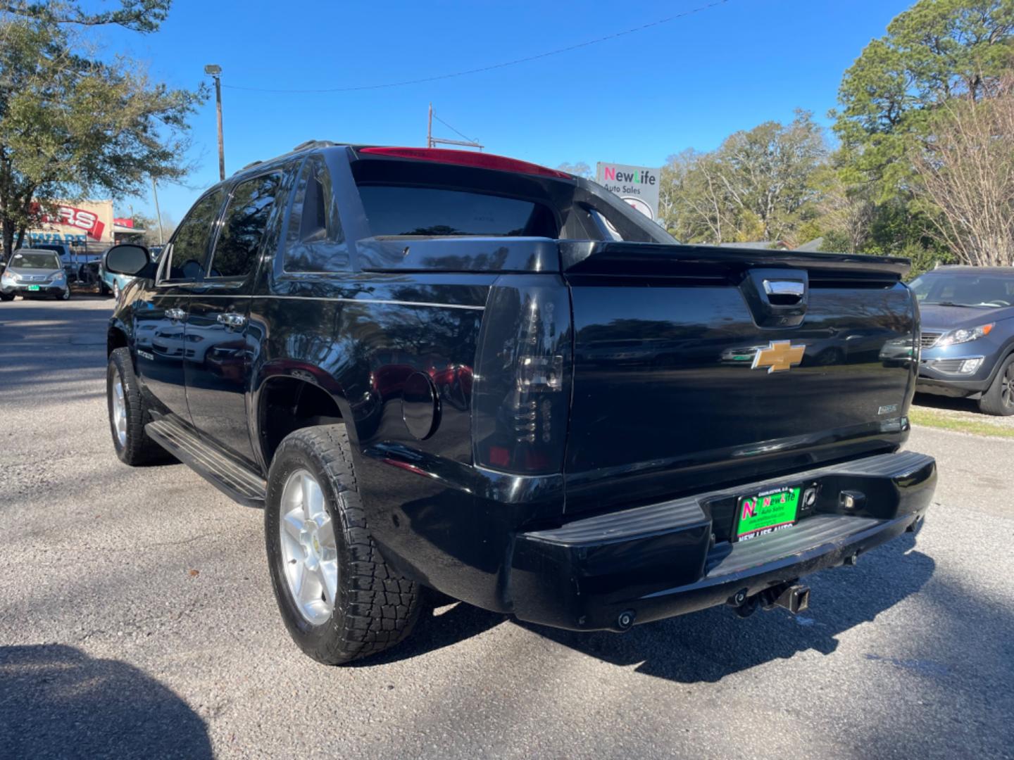 2011 BLACK CHEVROLET AVALANCHE LT (3GNMCFE09BG) with an 5.3L engine, Automatic transmission, located at 5103 Dorchester Rd., Charleston, SC, 29418-5607, (843) 767-1122, 36.245171, -115.228050 - Leather, CD/AUX/Sat, backup Camera, Dual Climate Control, Power Everything (windows, locks, seats, mirrors), All-weather Mats, Keyless Entry, Running Boards, Tow Package, Alloy Wheels. 174k miles Located at New Life Auto Sales! 2023 WINNER for Post & Courier's Charleston's Choice Pre-owned Car Deal - Photo#4